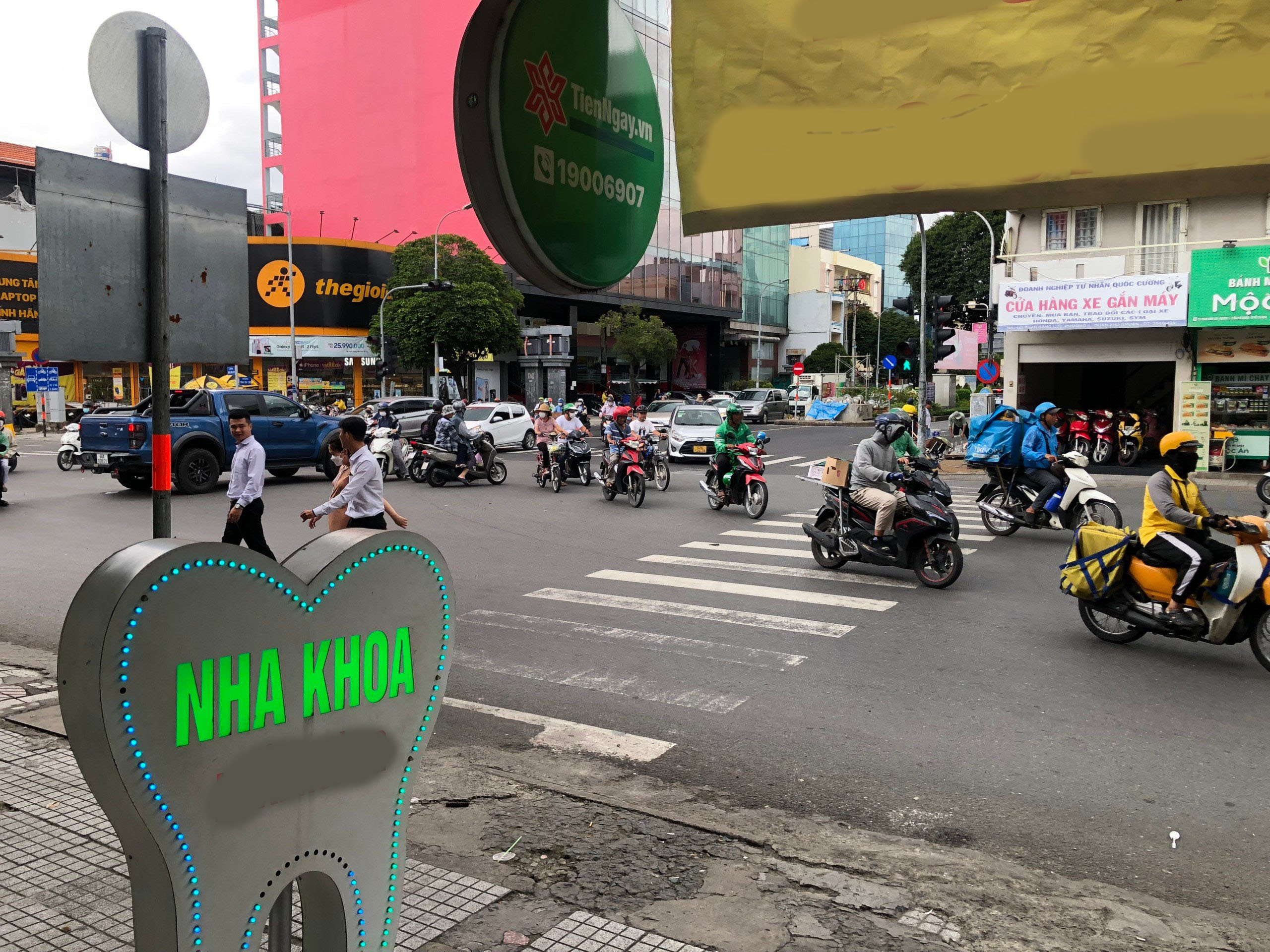 Cho thuê mặt bằng lối đi riêng mặt tiền Phan Đăng Lưu , Phường 3 , Quận Phú Nhuận